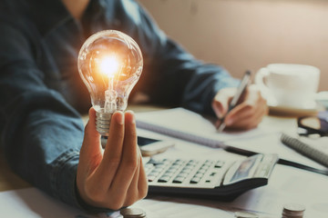 新车漆面不光滑像砂纸是正常的吗？