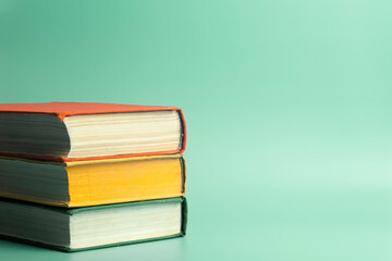 你觉得在高中附近开店做什么买卖比较赚钱？