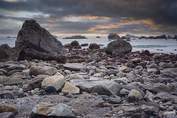 梦见很多熟悉的人在房间里的预兆