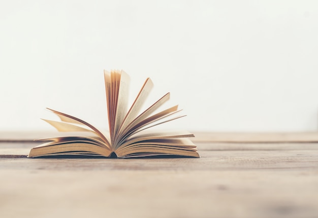 谁知道沈从文的那篇《腊八粥》的主要内容是什么？