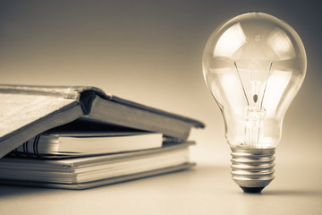 蟑螂会爬到床上咬人吗 怎样防止蟑螂爬到床上来